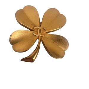 Elegant Chanel Four-Leaf Clover Brooch – Luck Meets Luxury